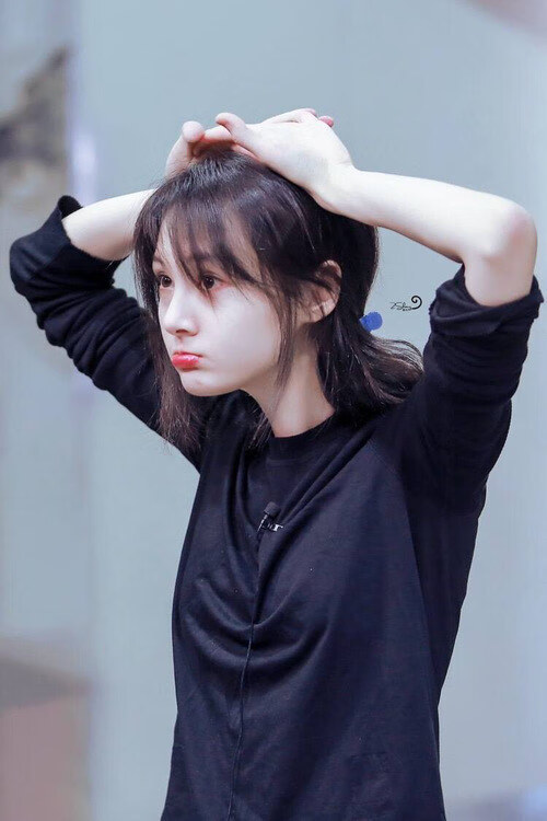 “跑酷赛道:东安湖体育公园极速冲刺,运动员决战极限”