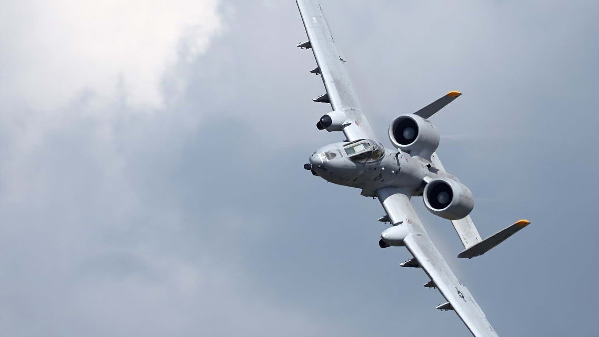 中锋做球与背身牵制作用突出,篮球中锋背打视频教程